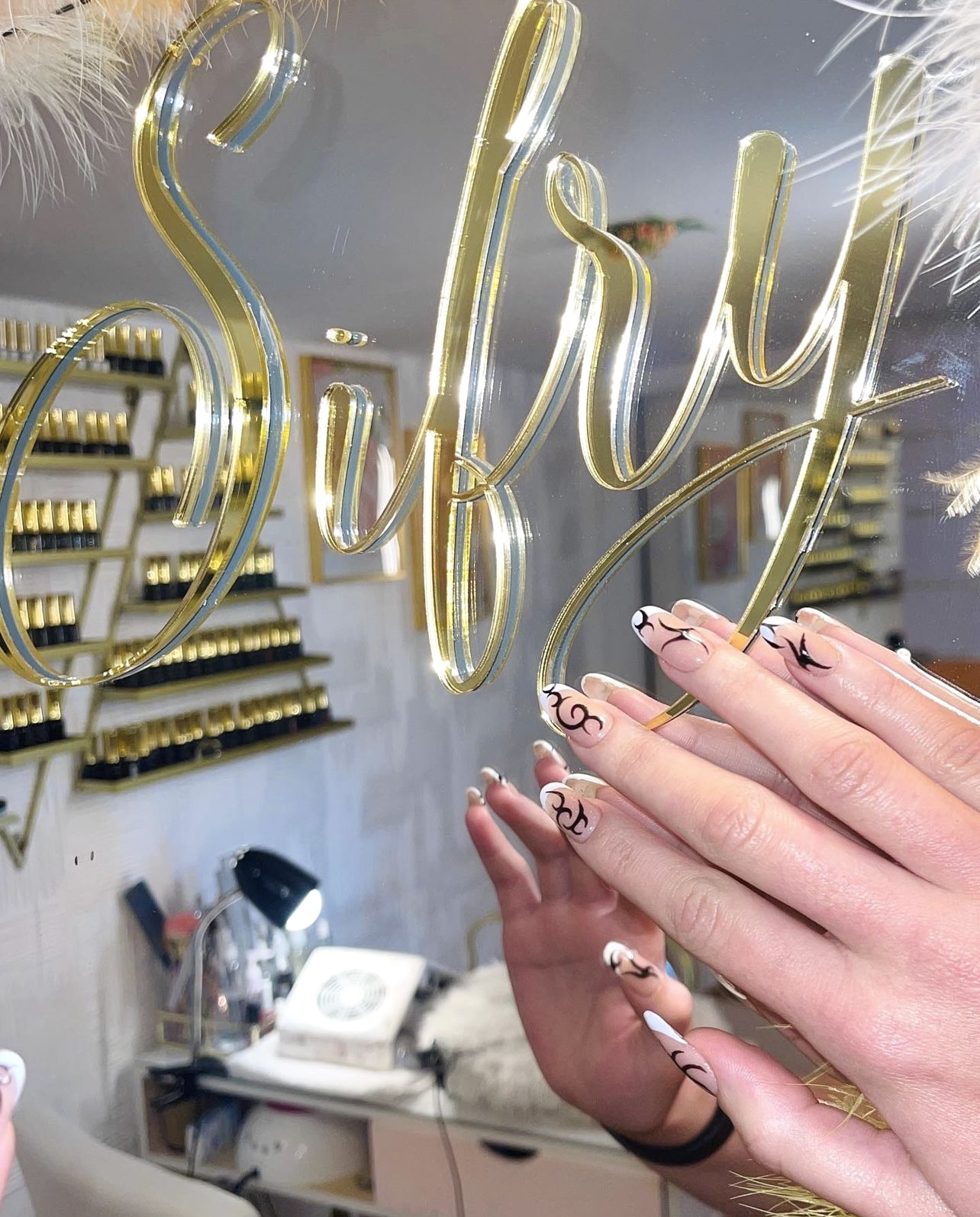 Uñas acrílicas con diseño 