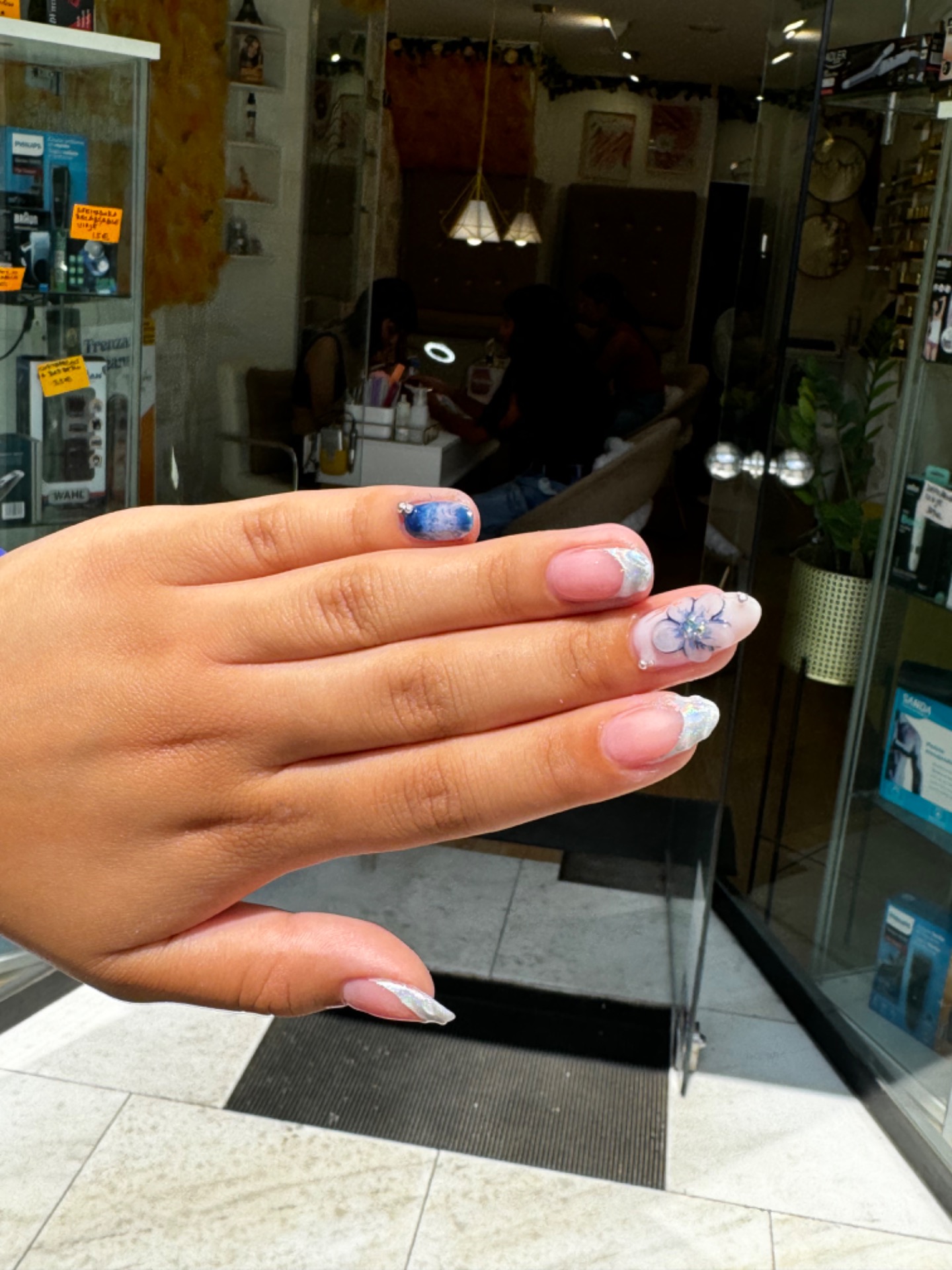 Uñas acrílicas con diseño 