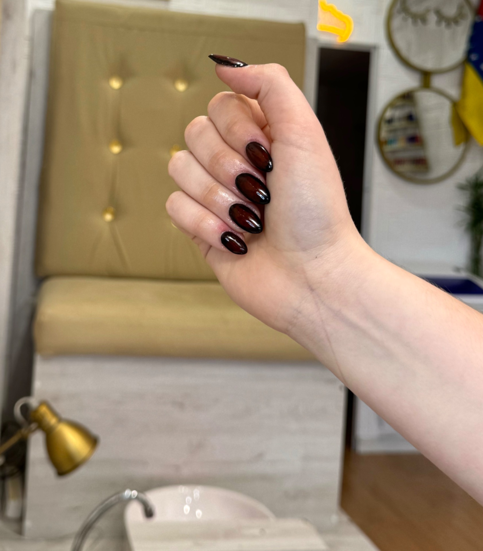 Uñas de gel cortas